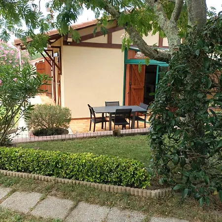 Дом отдыха Maison Avec Jardin & Golf A Pied Мольез-е-Маа